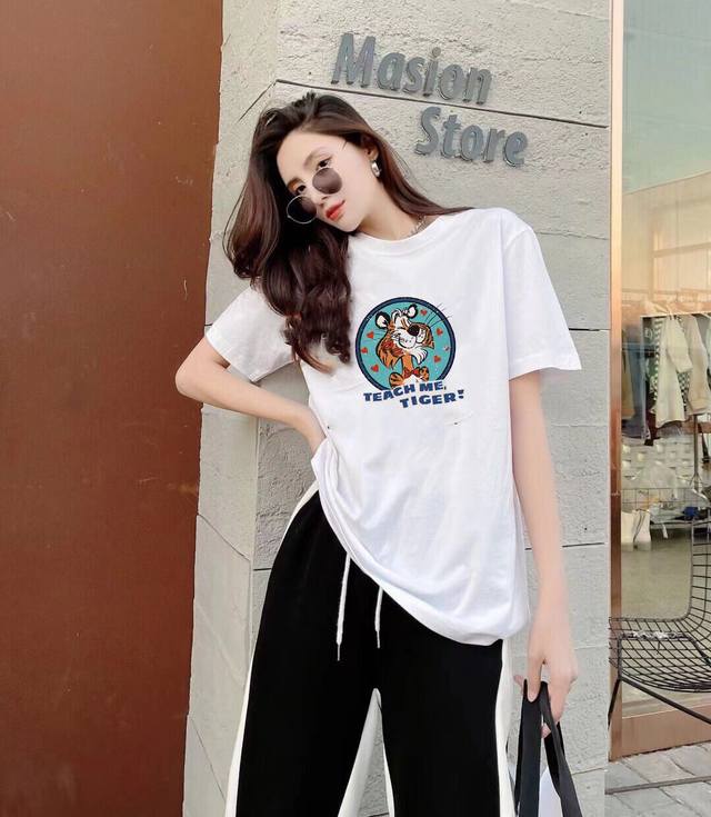 上新！飞吻虎图案显得格外引人注目！夏季新品情侣款圆领短袖T恤，大爆款！ 面料采用法国进口的纯棉面料，质感细腻饱满，上身亲肤有型！男女同款！ 尺码：S-3Xl 颜