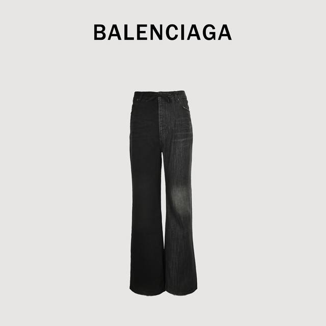 Balenciaga 巴黎世家 25Ss 秀款拼接牛仔长裤 解构设计，非对称的暴力美学，左右异色异版型 左腿：竹节纹微喇版型，面料12Oz 竹节牛仔布 纬纱加入