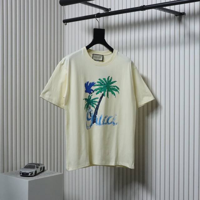 Gucci 古驰 椰树印花短袖 定制240克同缸染面料 手感非常舒服 春夏最新砖柜同步 Os落肩版型 时尚又个性 超级百搭好看的一款 男女都非常合适 人手必备款