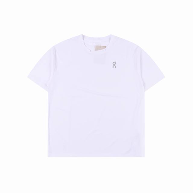 On昂跑速干短袖 热门畅销款 Club-T，将成为你衣橱内屡穿不腻的长青单品。2025春夏最新款，设计灵感源于大学运动员的经典着装，并加以醒目现代图案点缀让你即