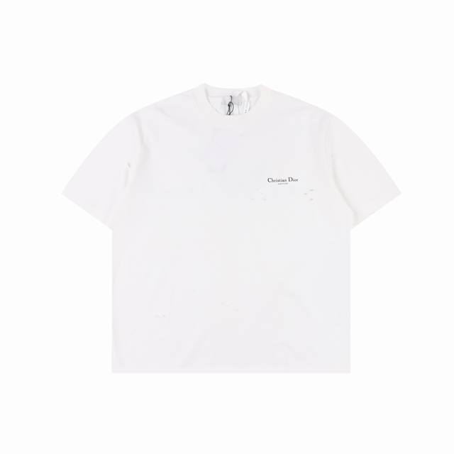 Dior 迪奥 25春夏铃兰字母做旧破洞印花圆领短袖 Yb购入打版，采用270G洗水棉，36支双纱平稳，面料舒适柔软，亲肤透气，紧密挺厚手感，四线密边，双线领冚