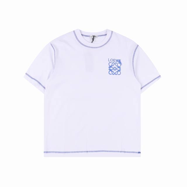 Loewe 罗意威 24Ss 缝线渲染字母Logo短袖 泼墨Logo短袖，反袖设计，采用定制定染高克重原版面料，洗水完高达 G纯棉面料，数码直喷印花，1-1工艺