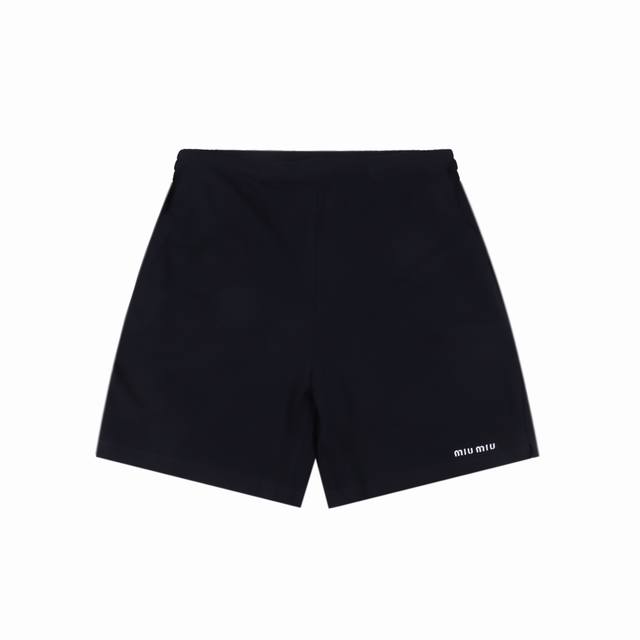 Miu Miu缪缪Mm 小字刺绣休闲短裤 正品3989购入开发，双股精疏棉珠地布 克，进口刺绣，面料酵洗，定制1：1绳子，定制1：1商标，合身版型 Size：3