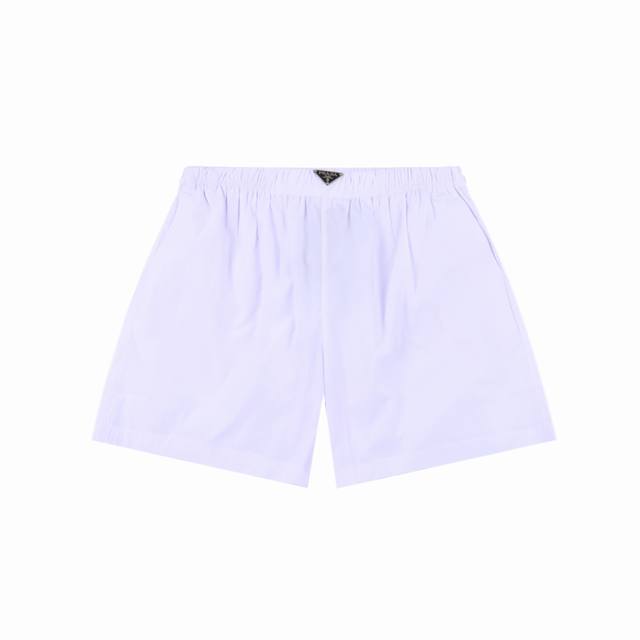 Prada 普拉达25Ss 腰际三角标沙滩短裤 采用科技尼龙防水面料 薄如蝉翼 质感莎爽 内里网纱布 双层拼接 金属三角品牌Logo铭牌 休闲舒适 高品质 两色