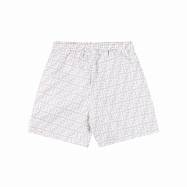 Fendi 芬迪 24Ss 满印Ff沙滩短裤 Ff满印短裤进口高支高密的全棉梭织面料 通体老花图案元素 采用德国原装进口数码直喷机械设备 全件满印印后再做渗透工