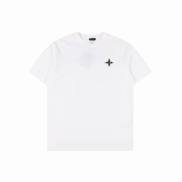 Louis Vuitton 路易威登 24Ss 老花四叶草刺绣短袖 胸前高密立体刺绣Logo 原版1:1针织纯棉280克重面料 同色定制色织色染高密度螺纹 采用