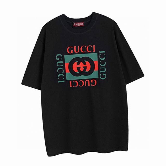 古驰 Gucci 夏季新品 经典字母拼色印花圆领短袖T恤 这款单品出自Gucci Lido系列，设计灵感源自意大利海岸的夏日风情和海滩俱乐部。早秋系列以现代视角