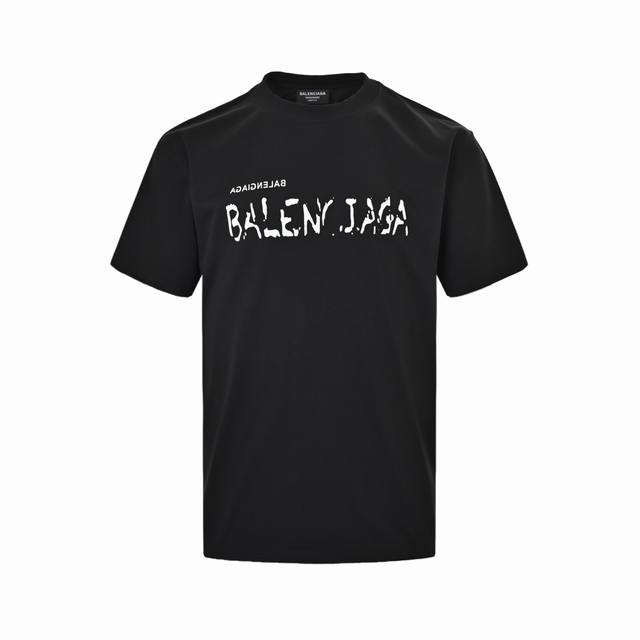 Balenciaga 巴黎世家 斑驳字母植绒印花短袖 面料采用32支双纱280克高克重纯棉面料 紧密纺纱工艺，透气性高，上身舒适有垂感，成色的饱和度很高 胸口斑