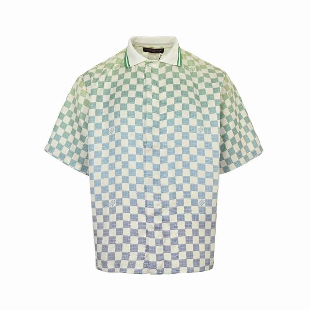 Louis Vuitton 路易威登 渐变棋盘格翻领短袖衬衫 Lv款款短袖桑蚕丝上衣为渐变效果 Damier 图案融入 Marque L.Vuitton DéP