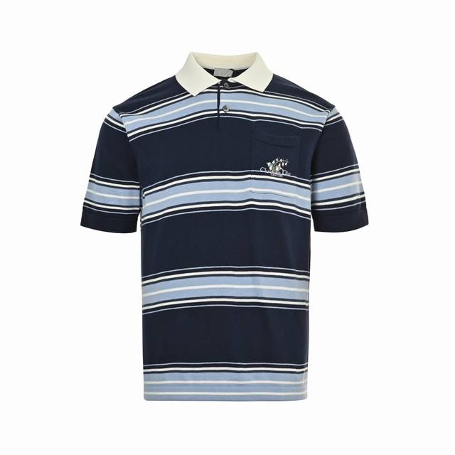 Dior 迪奥 25Ss 铃兰花刺绣条纹针织Polo短袖 采用定制针织纱线材质 面料柔软舒适亲肤透气 胸前口袋饰以精致的铃兰花朵刺绣点缀品牌标志标语Logo 袖