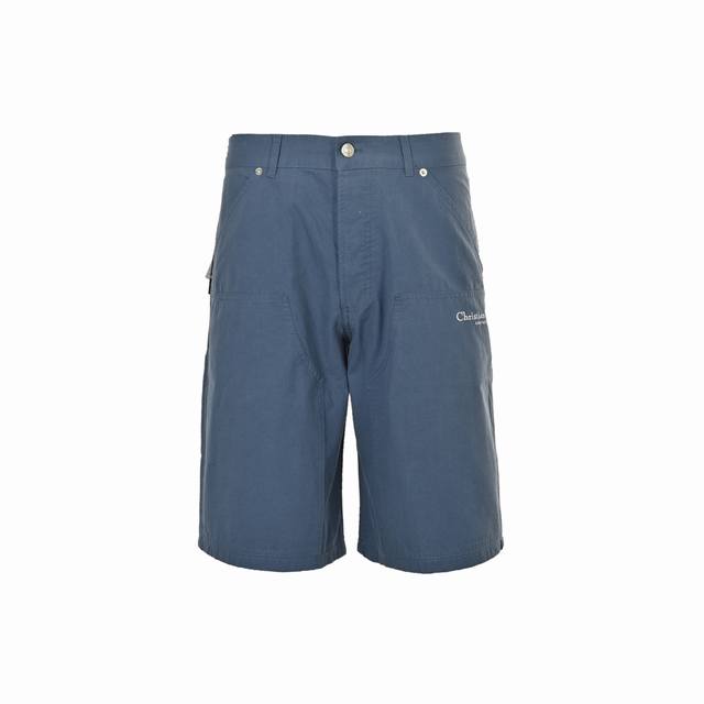 Dior 迪奥 小字母刺绣工装短裤 夏季最新款的格工装短裤 原版购入开发 面料采用的是60支平纹布 独家配色和面料都需定制定染 腰头有独有的锁扣 五金Logo都