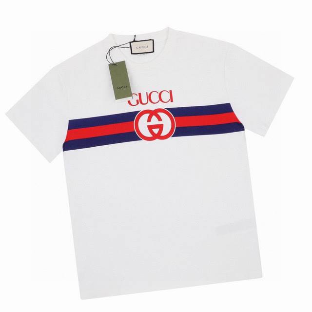 古驰 Gucci 夏季新品 双G互扣红蓝条纹腰带圆领短袖T恤 重温经典 采用260克 %纯棉 双纱双股用料 预缩定型 同缸染色罗纹 出街搭配必备单品 Color