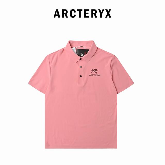 新增配色 Arc'teryx 始祖鸟新款男士翻领无痕冰丝短袖Polo衫！高端牛奶丝锦氨混纺面料，爽滑亲肤，悬垂透气，舒适感非常好！胸前高温压烫Logo，领子撞色