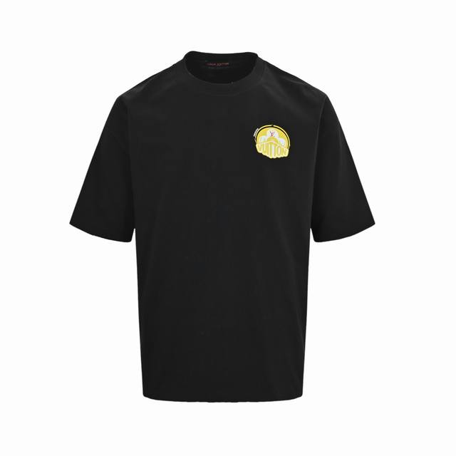 Louis Vuitton 路易威登 25Ss 黄标Logo印花短袖 面料采用定制240G 26支特滑双股精棉平纹高密无尘全棉布料。前幅高密度加厚，走线平整，代