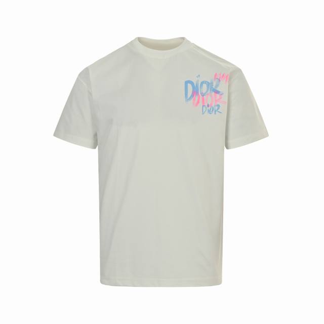 Dior 迪奥 25Ss 涂鸦手绘字母印花短袖 采用数码手绘工艺，面料采用高端冰感索罗娜布料，宽松版型、全套辅料配备 面料柔软实厚 三标齐全，男女同款 Size