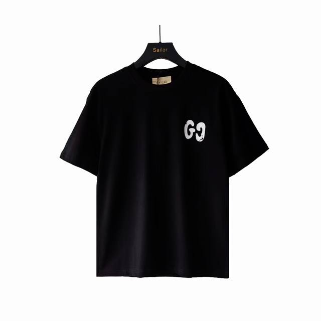 实拍细节图+尺码表 Gucci 古驰 24Ss涂鸦手绘双G印花圆领T恤 选用客供定制针织 %纯棉面打造,面料手感细腻，厚实有质感的纯棉布 高密度的机织工艺，如棉