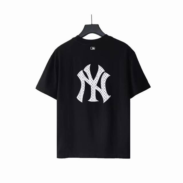 实拍细节图+尺码表 Mlb 胸前刺绣后背印花Logo边缘刺绣点缀短袖 质感超强，简约又不失时尚，上身尽率性自在感，轻松拿捏料子亲肤透气，触感细腻 面料：260克