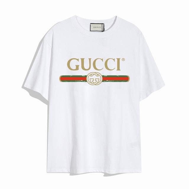 Gucci新款腰带短袖T恤,设计看起来满满的高街范儿！版型剪裁特别有讲究！上身很洋气显瘦内搭外穿都看高密针织圆领设计，平整简约！亲肤透爽！T恤面料的柔软性舒适性