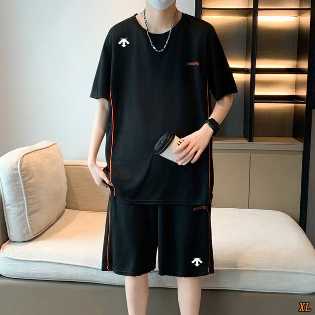 Descente迪桑特 独家实拍上新夏季高品质运动套装健身短袖T恤速干衣服跑步宽松休闲运动服运动套装，本季主打，货源充足，放心主推，高端品质，经典设计，做工出色