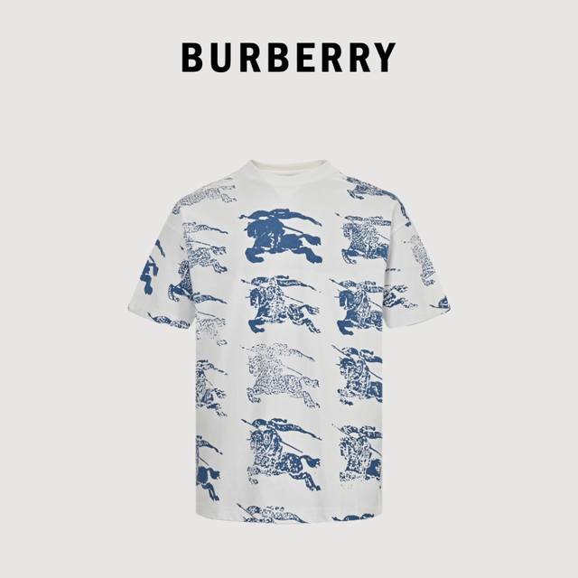 Burberry 巴宝莉 24Ss 满印渐变战马印花短袖T恤 面料采用纯棉毛精梳棉面料，对色定染面料，采用进口水浆发泡厚版印花， 上身效果宽松休闲，三标齐全 ，