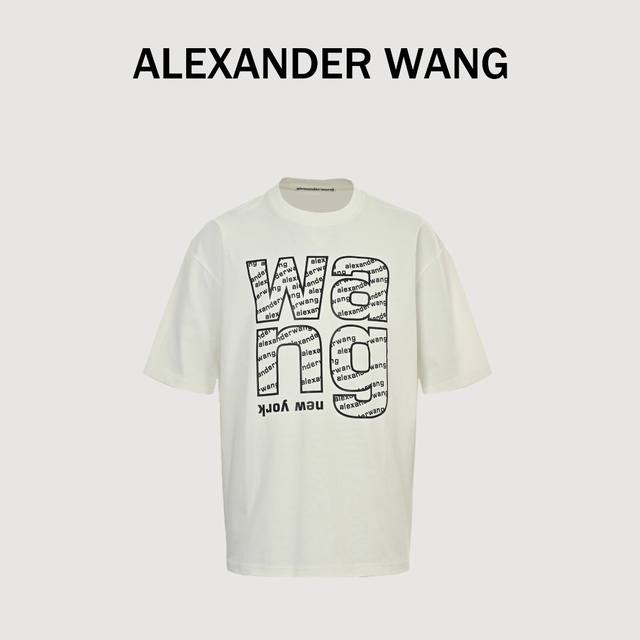 Alexander Wang 亚历山大王 25Ss 满印字母短袖T恤 面料采用定制240G 26支特滑双股精棉平纹高密无尘全棉布料。前幅高密度加厚，走线平整，代