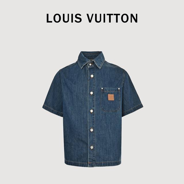 Louis Vuitton 路易威登 巴黎走秀款牛仔蓝短袖衬衫 驴家 25Ss新款丹宁短袖衬衫出自 2025 春夏秀场，以宽松系扣廓形释放前卫气息。胸袋点缀压印