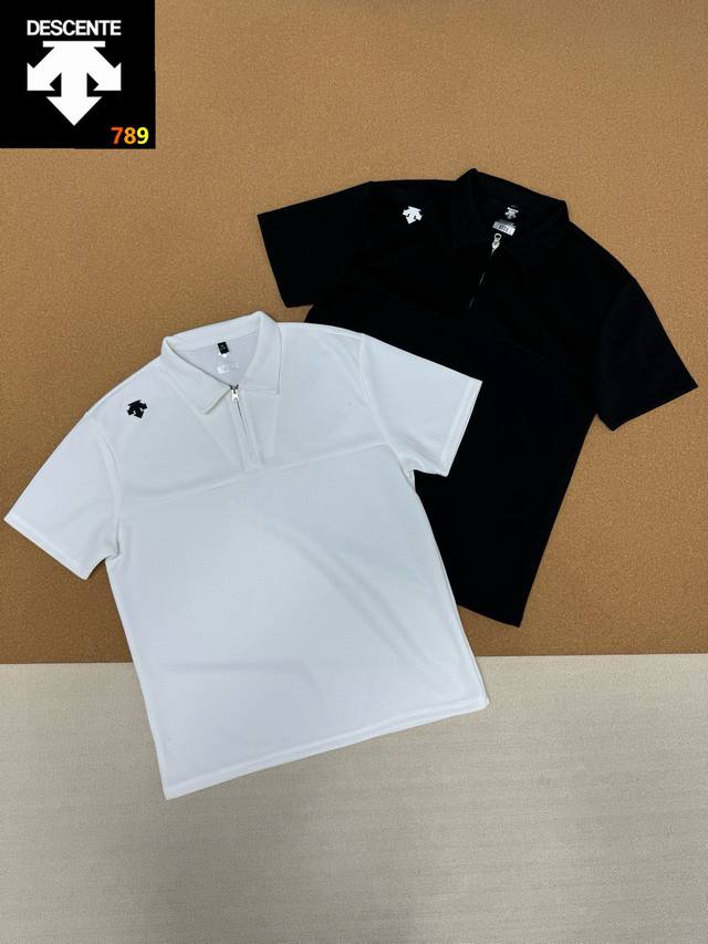 Descente 迪桑特 夏季男士休闲商务短袖Polo衫拉链翻领T恤 颜色：白色 黑色 特定面料！！功能就是超弹速干，吸湿排汗功能那更加必须！面料亲肤舒爽，不粘