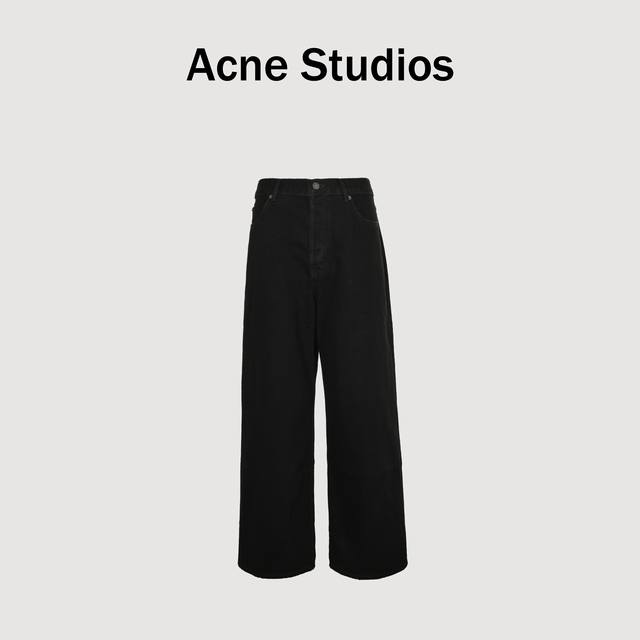 Acne Studios 25Ss 1981M黑牛仔长裤 定制高支棉混纺面料材质，触感软糯的同时却保有筋骨，采用罕见双重洗水染色工艺，突破常规色布极限，经特殊水