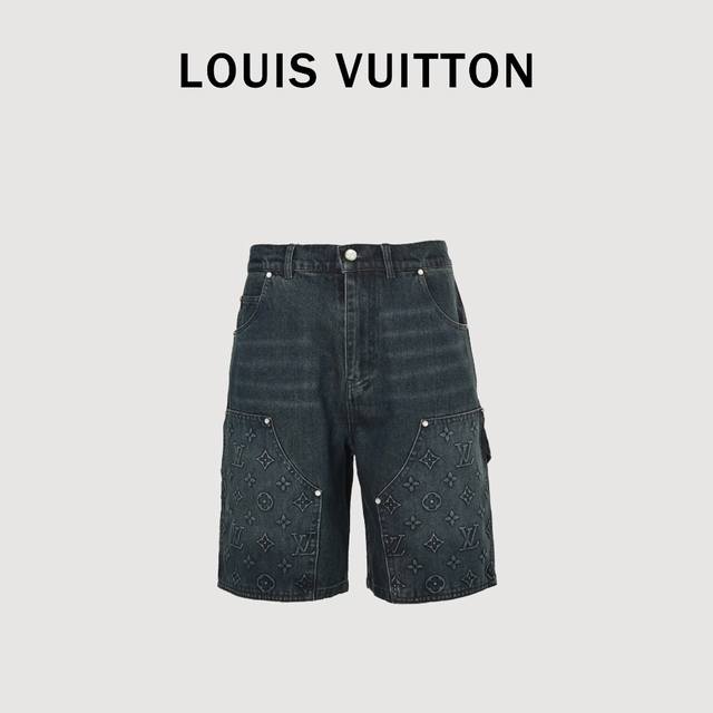 Louis Vuitton 路易威登 压花纹老花工装牛仔短裤 驴家23Ss新款牛仔短裤将Monogram压纹口袋融入悠闲工装轮廓，可与同款工装裤共筑潮流造型，亦