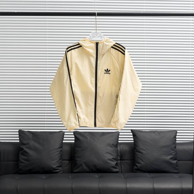 工厂P直供 Adidas丨三叶草5860三道杠连帽防晒服 配色：灰色 粉色 奶白 尺码：S-Xxl