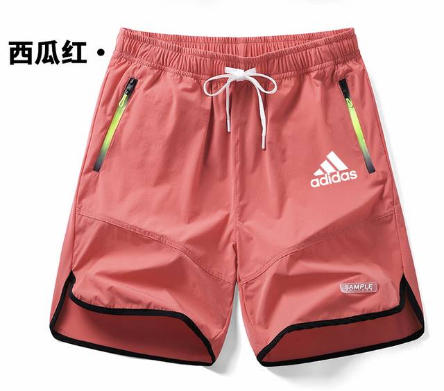 阿迪达斯 运动宽松短裤 官网发售｜兼运动与潮流｜超百搭 最大的优点就是柔软轻薄透气 不闷不热 会呼吸的面料 亲肤性跟保形性好 上身超轻便 配合3D立体裁剪工艺