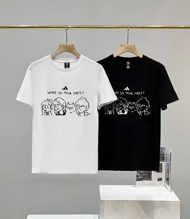 Adidas 阿迪达斯新款短袖T恤，休闲舒适宽松的版型，整体设计比较简约，没有过多的点缀，很耐看，休闲潮搭，非常值得大家入手！好看不挑人，男女均可驾驭！ 颜色：