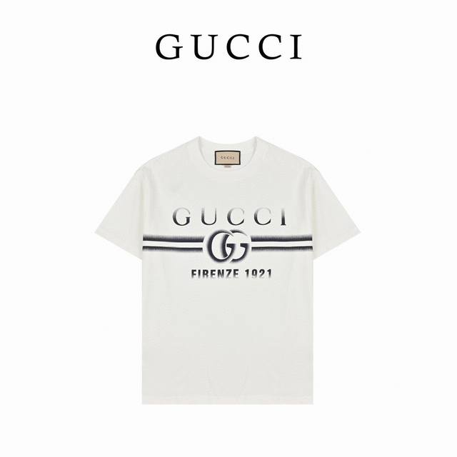Gucci新品！早春系列高克重短袖 选用客供定制针织 %纯棉面打造,面料手感细腻，厚实有质感的纯棉布 高密度的机织工艺，如棉絮般柔紧致舒适 有挺括感，上身十分显