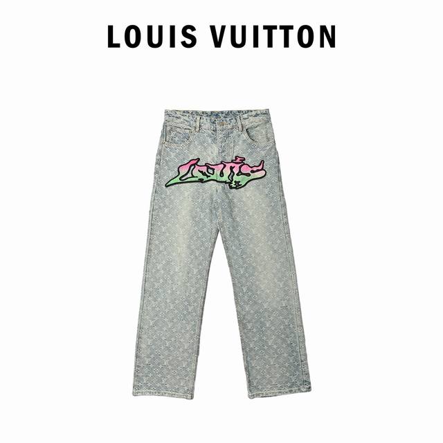 Louis Vuitton 路易威登 火焰提花牛仔裤 原16,000购入，面料采用定制老花提花帆布面料，这种面料柔软而坚固耐用，兼具防水及高度防刮花的特点，面料