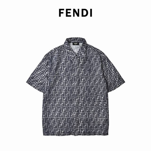 Fendi 芬迪 全幅Ff短袖衬衫 定制棉麻混纺面料，细腻柔软 舒适贴肤，饰以Ff字母点缀全幅。双F字母提花 通过在织布过程中改变纱线的交织方式 形成双F字母图