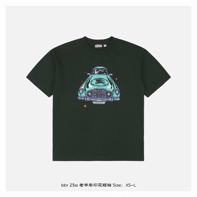 Burberry 博柏利 25Ss 老爷车印花短袖 面料采用230克重精梳棉，定制32支1*1螺纹，成衣两遍水洗处理，面料舒适亲肤无异感，定制定染面料，纺织密度