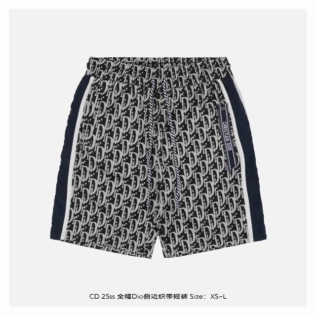 Dior 迪奥 25Ss 全幅Dio侧边织带短裤 灵感源自八十年代复古，采用定制面料制作而成，官方同款，面料经过同缸染色工艺处理，手感舒适柔软，既时尚又具有个性