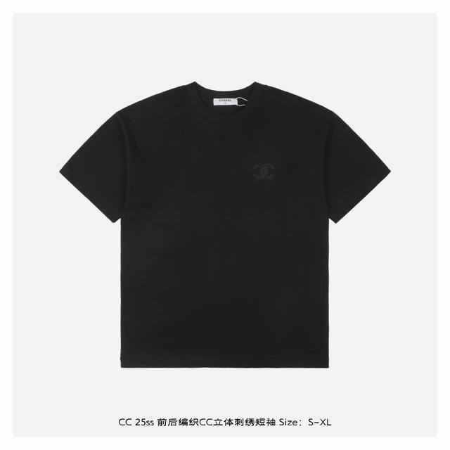 Chanel 香奈儿 25Ss 前后编织Cc立体刺绣短袖 面料采用230克重精梳棉，定制32支1*1螺纹，成衣两遍水洗处理，面料舒适亲肤无异感，定制定染面料，纺