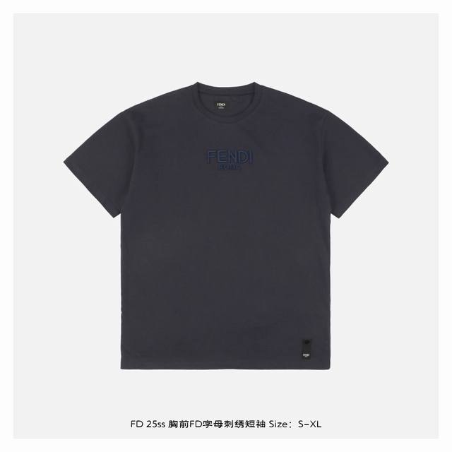 Fendi 芬迪 25Ss 胸前Fd字母刺绣短袖 面料采用230克重精梳棉，定制32支1*1螺纹，成衣两遍水洗处理，面料舒适亲肤无异感，定制定染面料，纺织密度高