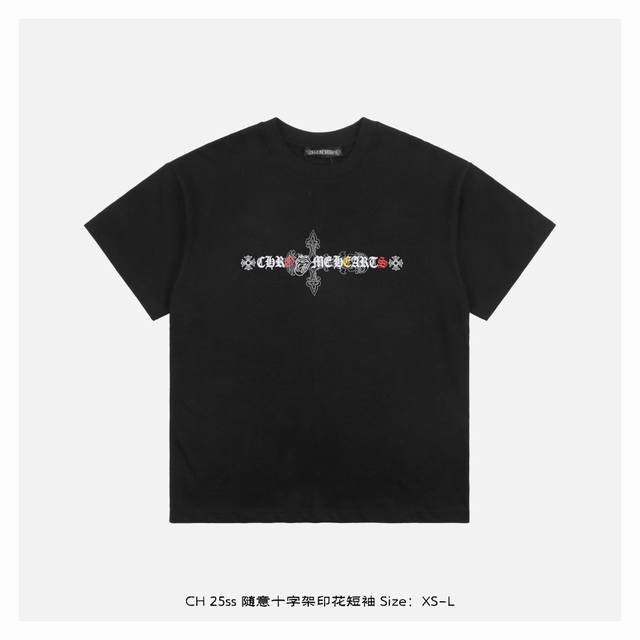 Chrome Hearts 克罗心 25Ss 随意十字架印花短袖 面料采用 克重精梳棉，定制32支1*1螺纹，成衣两遍水洗处理，面料舒适亲肤无异感，定制定染面料