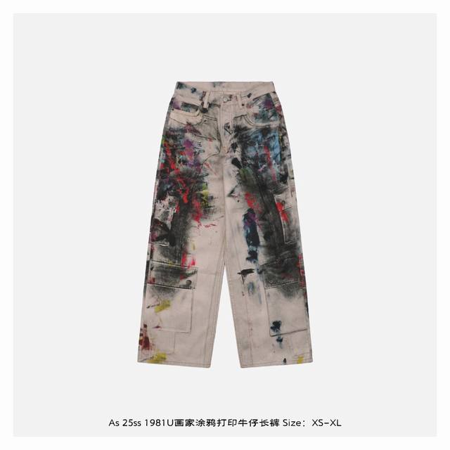 Acne Studios 25Ss 1981U画家涂鸦打印牛仔长裤 采用进口环保牛仔布，60%棉+40%莱赛尔混纺，密度与肌理精准匹配数码打印需求，确保印花渗透