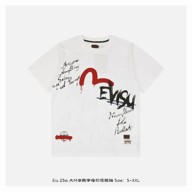 Evisu 福神 25Ss 大M涂鸦字母印花短袖 面料采用230克重精梳棉，定制32支1*1螺纹，成衣两遍水洗处理，面料舒适亲肤无异感，定制定染面料，纺织密度高