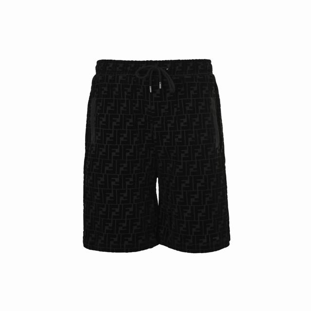 Fendi 芬迪 23Ss Ff植绒短裤 面料采用黑色棉质双珠地布材质上身质感十足 舒适透气 搭配同色异调Ff植绒图案 吸引眼球而又提高了整体的高级感 散发气质