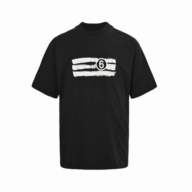 Maison Margiela 马吉拉 25Ss 涂抹数字6印花短袖 定织200G M2精梳棉，经过双重气流梳理，剔除短纤维杂质，确保面料在夏季穿着时兼具透气性
