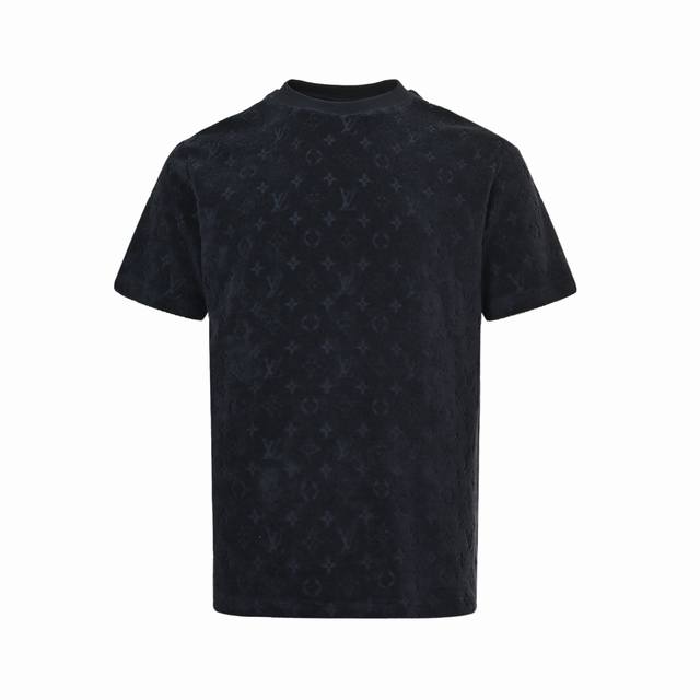 Louis Vuitton 路易威登 25Ss 毛巾布老花提花短袖 这款T恤短袖以柔软的毛巾圈面料裁制，适合休闲穿著。海军深蓝色的棉质混纺面料缀满同色调压花标志