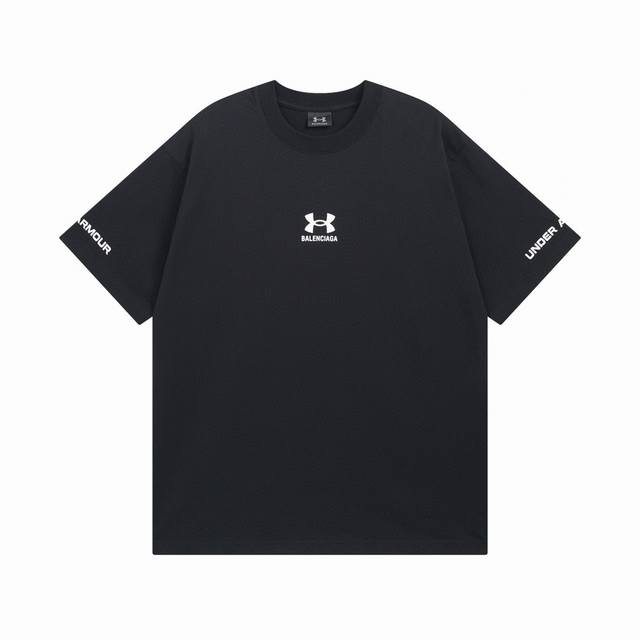 高版本Balenciaga 巴黎世家 X 安德玛联名款字母印花短袖T恤，定织定染 G精梳棉面料 螺纹零色差 细节完美布面干净，布纹清晰，整体效果简约大方 细节完
