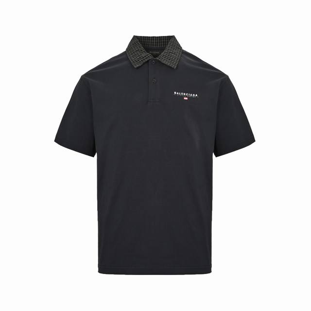 Balenciaga 巴黎世家 25Ss 格子领Polo短袖 巴黎家的解构拼图 未来主义者的新学院宣言。当英伦格纹撞上太空舱廓形，这件Polo衫便成了Demna