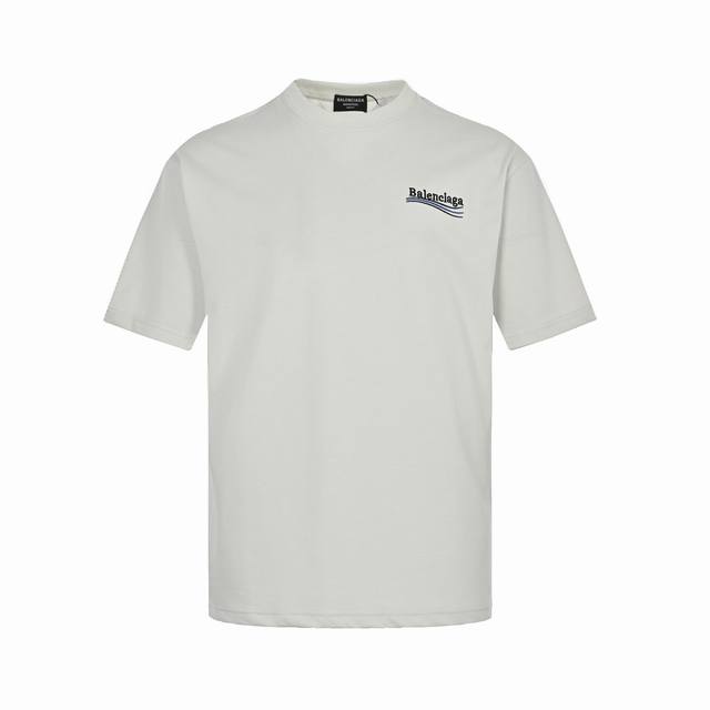 Balenciaga 巴黎世家 22Ss 刺绣可乐短袖 购入原版对版操作今年新发售的可乐区别往年，非常特殊的颜色，浅灰白色，并非纯白。26S双纱面料，全棉螺纹