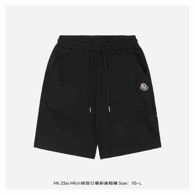Moncler 蒙口 25Ss Mk小标后口袋彩条短裤 灵感源自八十年代复古，采用定制面料制作而成，官方同款，面料经过同缸染色工艺处理，手感舒适柔软，既时尚又具