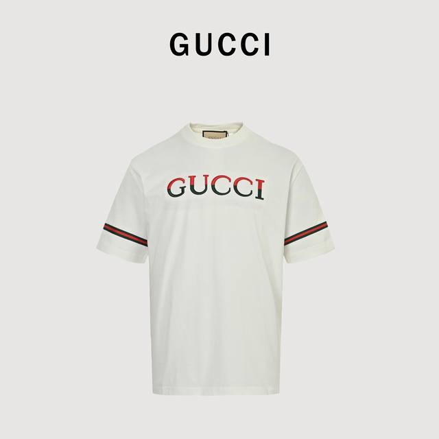 Gucci 古驰Guc 红绿立体刺绣织带短袖T恤 甄选长绒棉纱，260G精纺高支重磅定织定染面料， 裁前高温洗水定型，成品再洗柔，穿着感受亲肤棉柔，垂感自然。